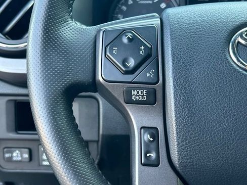 Used 2018 Toyota Tacoma TRD Sport AWD/4WD image 40