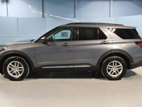 Used 2025 Ford Explorer Active AWD/4WD image 26