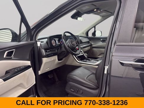 Used 2023 Kia Carnival LX FWD image 9