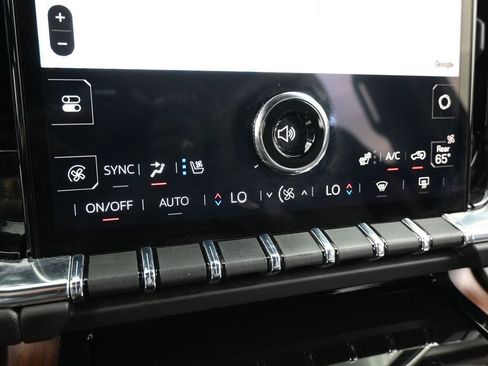 Used 2025 GMC Yukon XL Denali AWD/4WD image 28