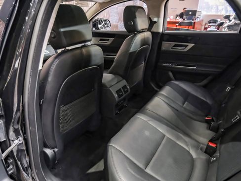 Used 2020 Jaguar XF Prestige image 35