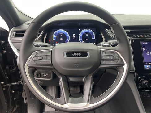 New 2025 Jeep Grand Cherokee Altitude image 13