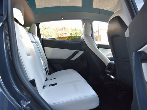 Used 2021 Tesla Model Y Long Range image 28