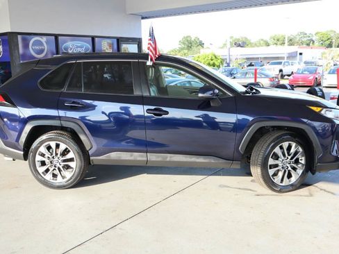 Used 2021 Toyota RAV4 XLE Premium FWD image 4