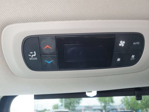 Used 2022 Chrysler Pacifica Touring-L FWD image 20