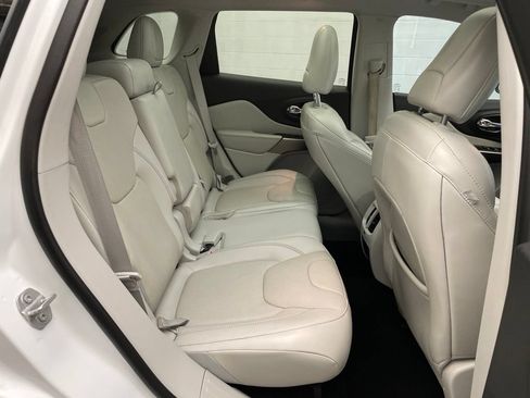 Certified 2021 Jeep Cherokee Limited w/ Elite Package FWD image 28
