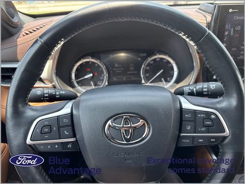 Used 2022 Toyota Highlander Platinum FWD image 11