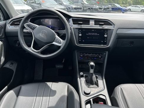 Used 2024 Volkswagen Tiguan SE AWD/4WD image 16