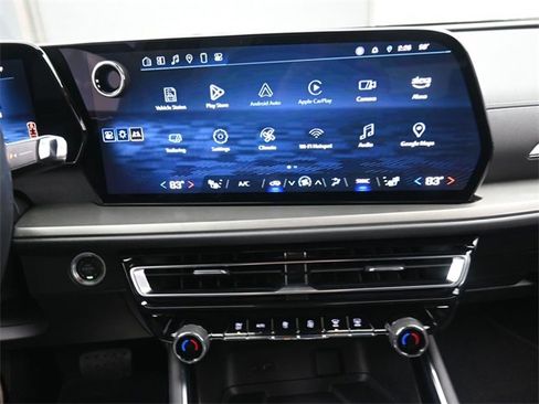 Used 2025 Chevrolet Traverse LT image 10