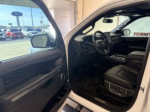 Used 2023 Ford Expedition Platinum image 13