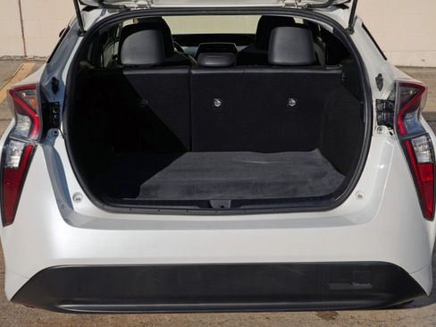 Used 2017 Toyota Prius Three Touring w/ Carpet Mat Package FWD image 9