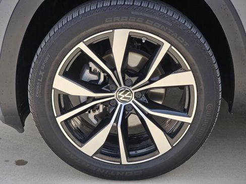 Used 2025 Volkswagen Atlas Cross Sport SEL Premium R-Line AWD/4WD image 12