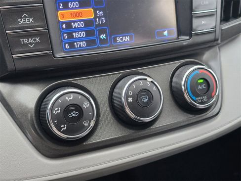 Used 2013 Toyota RAV4 LE image 29