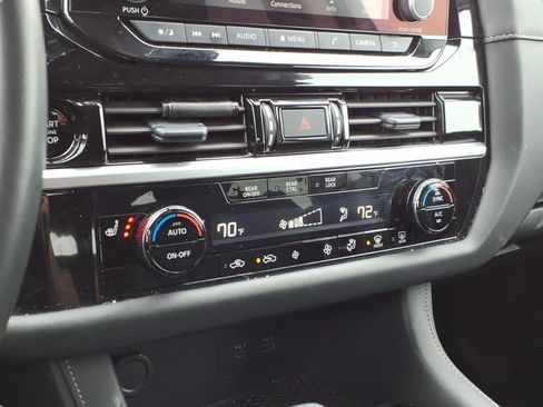 Used 2025 Nissan Pathfinder SV AWD/4WD image 19