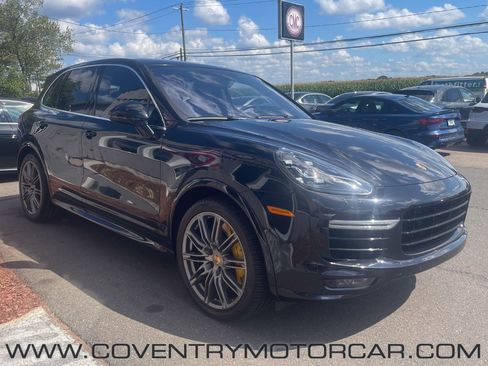 Used 2016 Porsche Cayenne Turbo S image 4