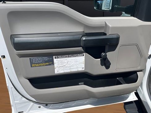 Used 2017 Ford F550 2WD Regular Cab Super Duty image 15