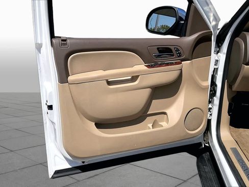 Used 2012 Chevrolet Avalanche LTZ RWD image 20