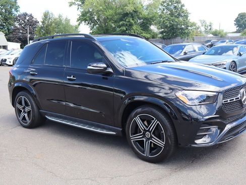 Used 2025 Mercedes-Benz GLE 450e 4MATIC w/ AMG Line Exterior image 4