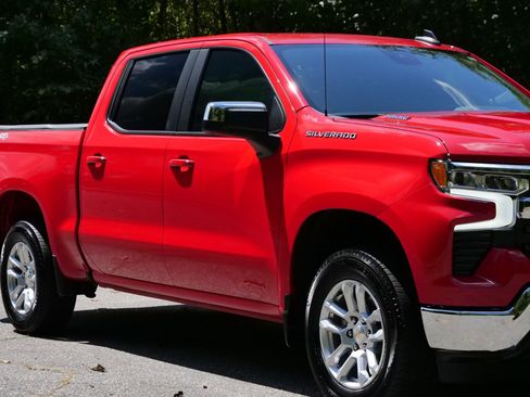Used 2025 Chevrolet Silverado 1500 LT AWD/4WD image 53