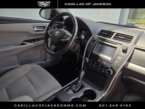 Used 2017 Toyota Camry SE FWD image 18