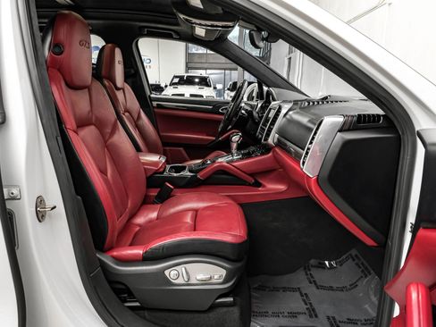 Used 2016 Porsche Cayenne GTS image 43