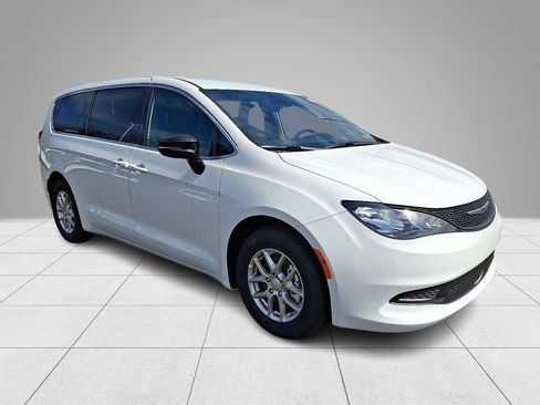 New 2026 Chrysler Voyager LX FWD image 3