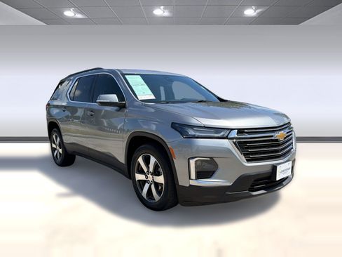 Used 2023 Chevrolet Traverse LT w/ LT Premium Package AWD/4WD image 7