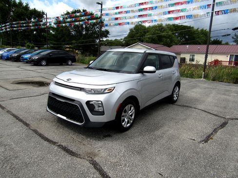 Used 2021 Kia Soul LX image 3