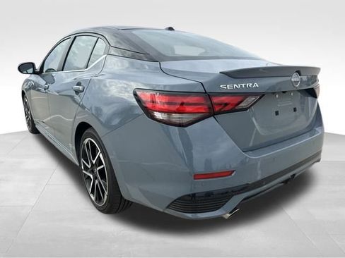 Used 2025 Nissan Sentra SR w/ SR Premium Package image 5