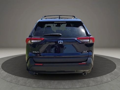 Used 2023 Toyota RAV4 XLE Premium AWD/4WD image 5