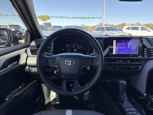 Used 2025 Toyota Camry SE w/ Convenience Package image 20