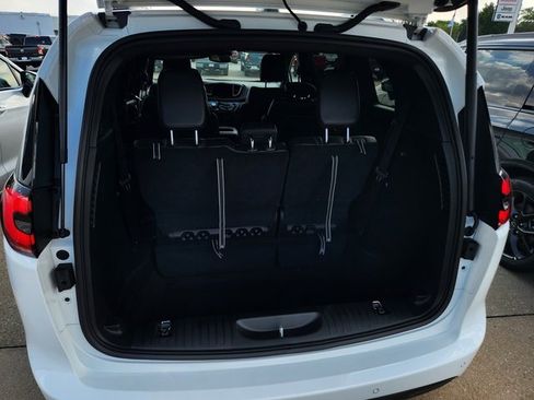 New 2026 Chrysler Pacifica Select w/ S Appearance Package image 6