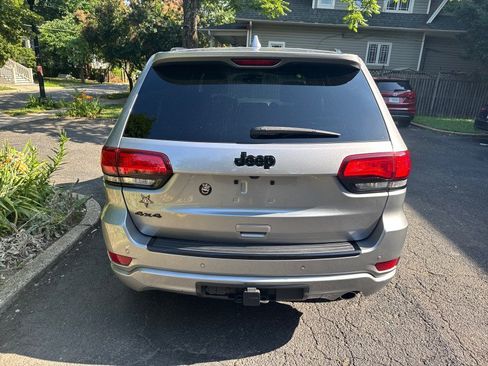 Used 2017 Jeep Grand Cherokee Altitude AWD/4WD image 9