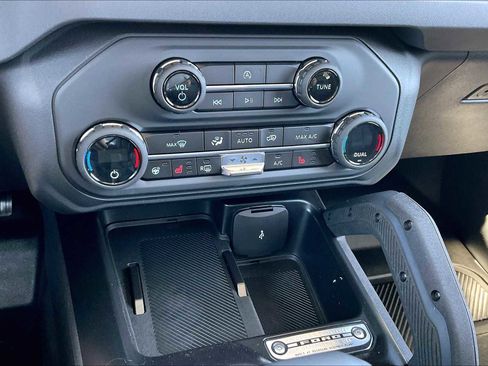 New 2025 Ford Bronco Badlands image 17