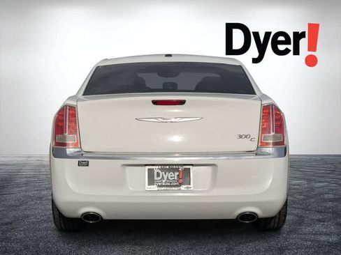 Used 2014 Chrysler 300 C RWD image 5