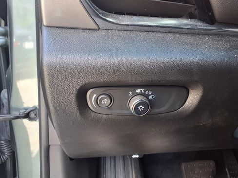 Used 2023 Chevrolet Traverse LT image 13