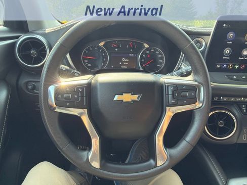 Used 2025 Chevrolet Blazer LT FWD image 11