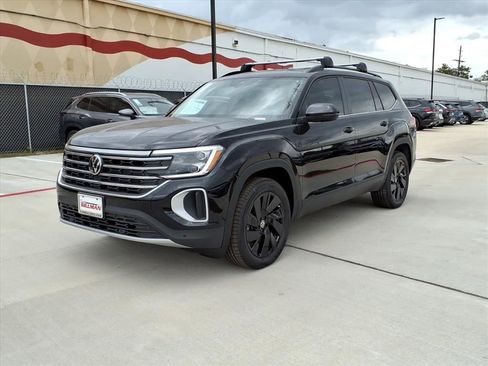 New 2026 Volkswagen Atlas SE FWD image 2