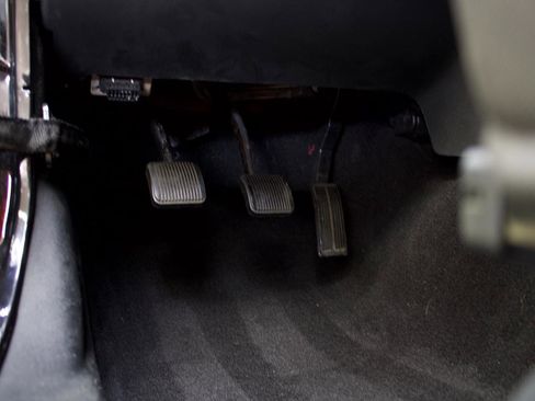 Used 2018 Jeep Wrangler Unlimited Sport w/ Connectivity Group image 27