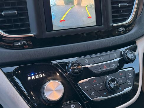 Used 2018 Chrysler Pacifica Touring Plus image 26