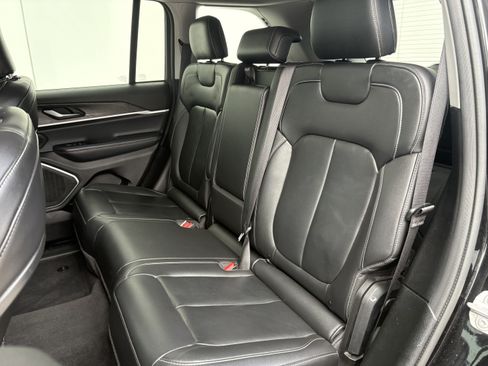 Used 2022 Jeep Grand Cherokee Limited AWD/4WD image 12