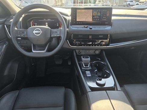 Used 2025 Nissan Rogue SL image 13