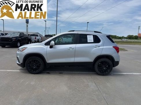 Used 2022 Chevrolet Trax LT w/ Sport Edition AWD/4WD image 3