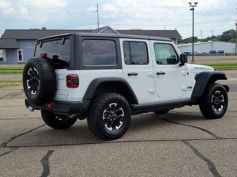 Used 2024 Jeep Wrangler Unlimited Rubicon 4xe w/ Technology Group AWD/4WD image 4