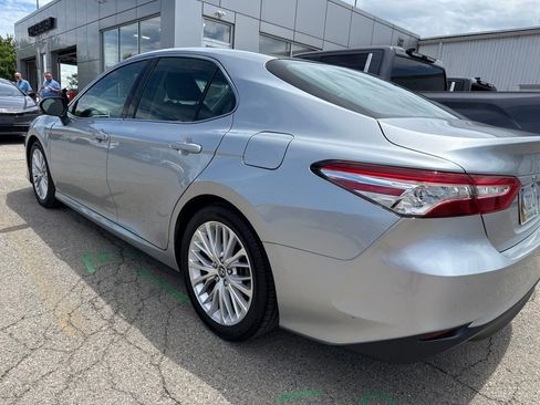Used 2018 Toyota Camry XLE FWD image 5