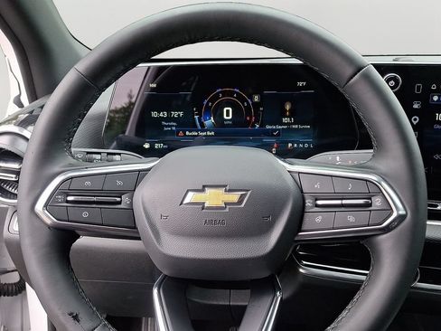 Used 2025 Chevrolet Equinox LT FWD image 18