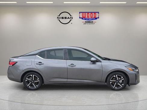 Used 2025 Nissan Sentra SV FWD image 2