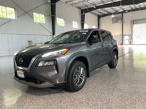 Used 2023 Nissan Rogue S AWD/4WD image 3