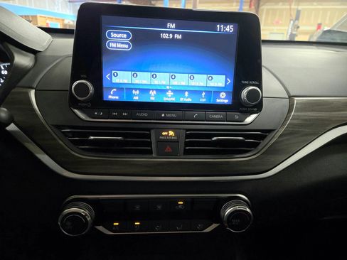 Used 2025 Nissan Altima 2.5 SV FWD image 12