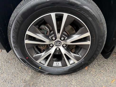 Used 2017 Toyota Highlander Plus image 22